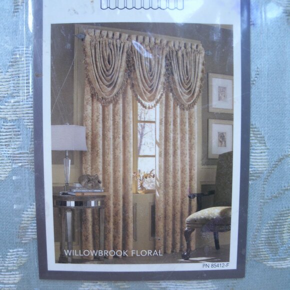 Croscill Home Willowbrook Floral 84" Curtain Panel - Picture 2 of 16